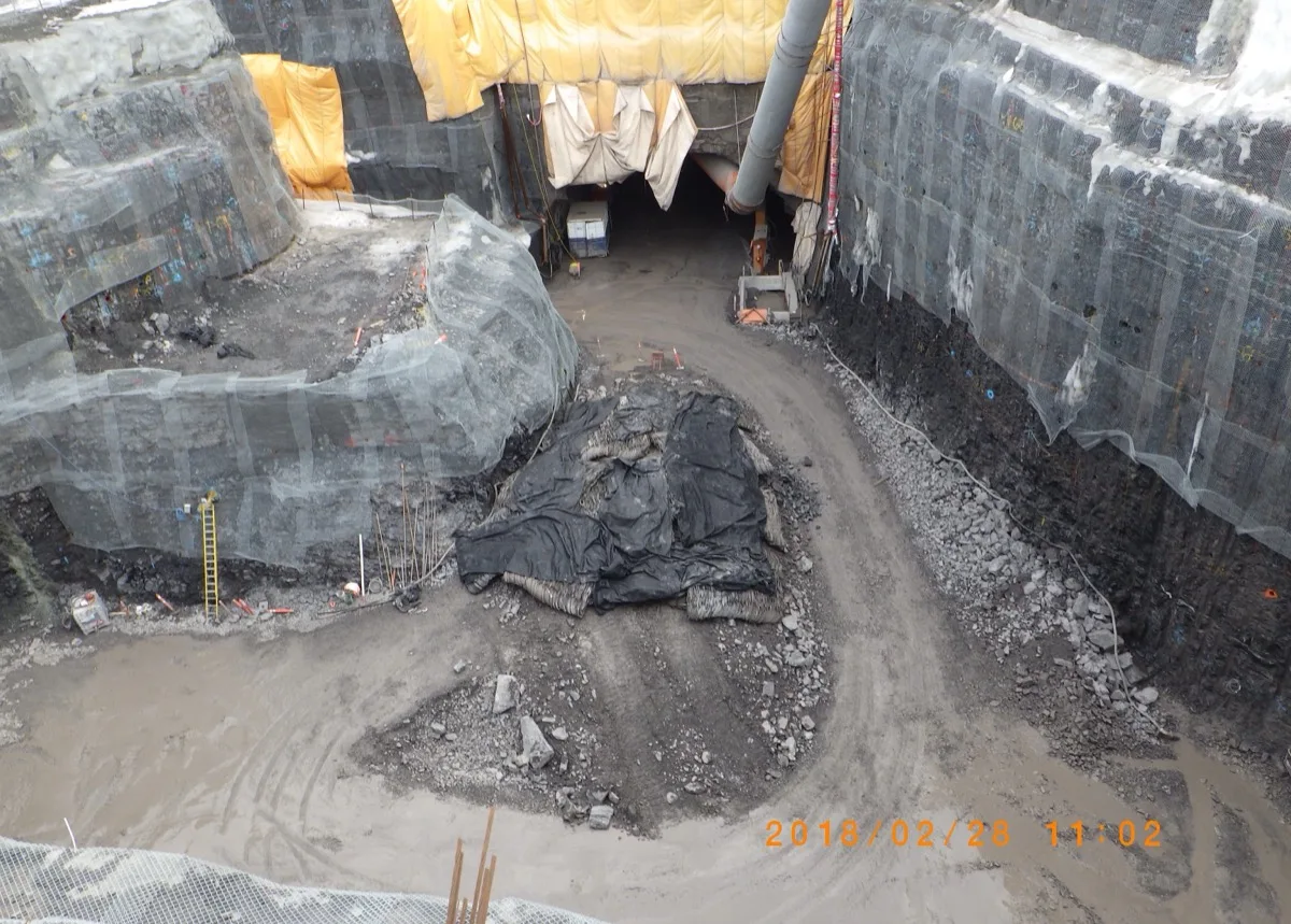Deep excavation for tunnel works with rock face, shotcrete and site access, Montr&eacute;al